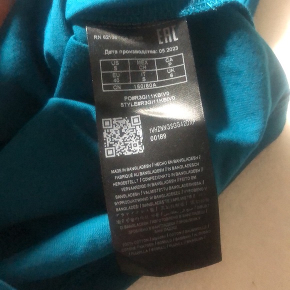 Guess small t shirts. -Color Dark Lagoon - Picture 8 of 12